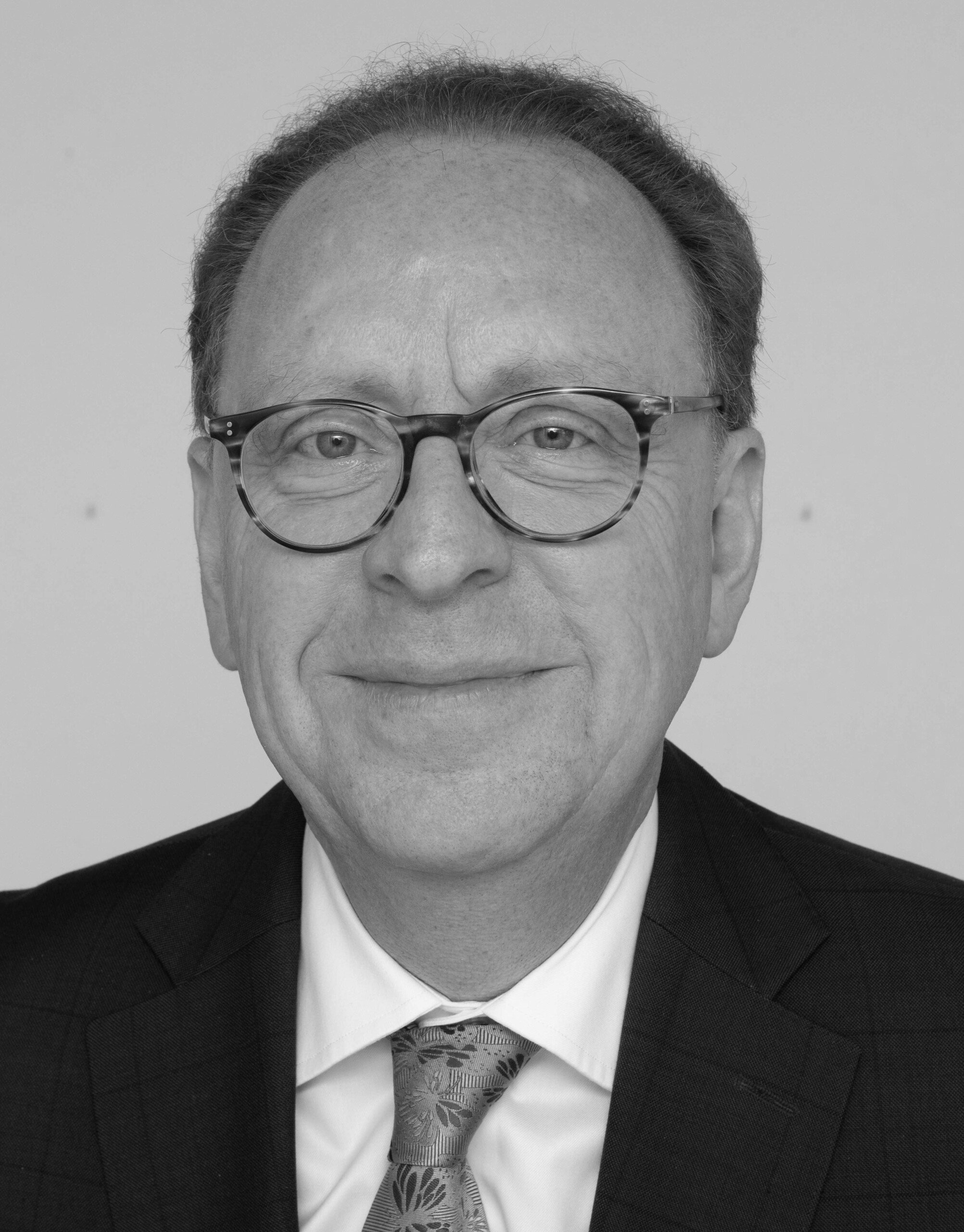 Dr. Ralph Drouven
